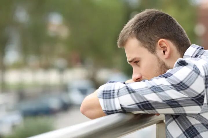 振った側 復縁したくなる 男